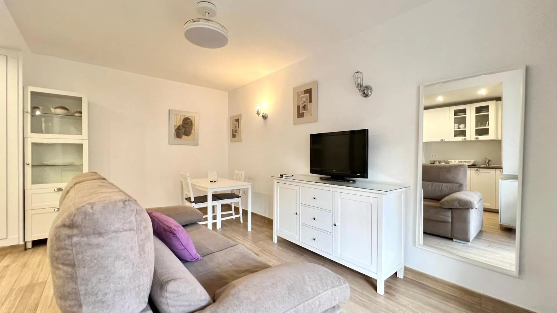 Urban Bay City Center & Beach Apartment Fuengirola