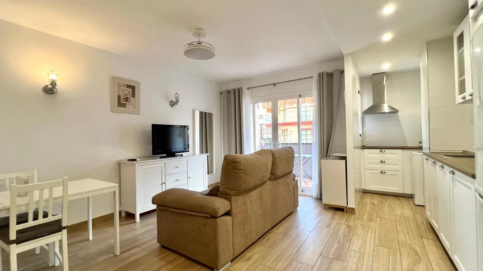 Urban Bay City Center & Beach Apartment Fuengirola 0*,  Spain